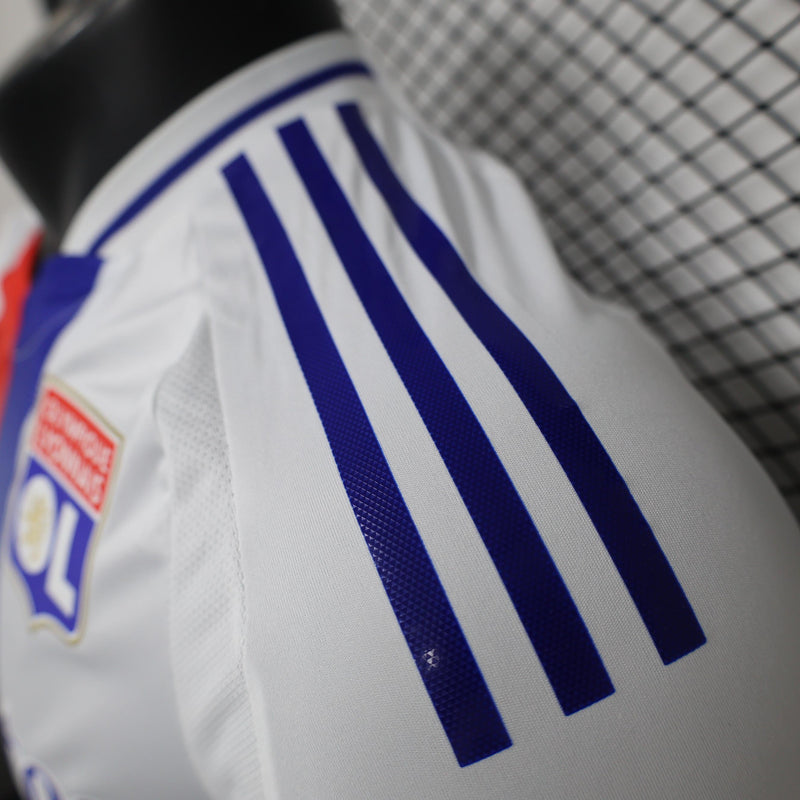 camisa-camiseta-olympique-lyonnais-adidas-emirates-fly-better-versao-versao-jogador-masculina-24-25-home-casa-i-principal-1-vermelha-vermelho-azul-branca-branco_9