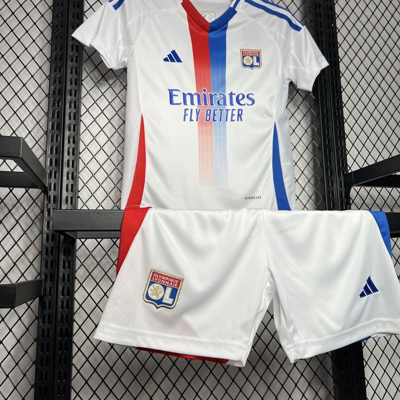 camisa-camiseta-olympique-lyonnais-lyon-adidas-emirates-fly-better-versao-versao-torcedor-conjunto-infantil-24-25-home-casa-i-principal-1-branca-branco-dourado-dourada-azul-vermelha-v_22434365-2f05-42af-adc7-3560d6de8e4e