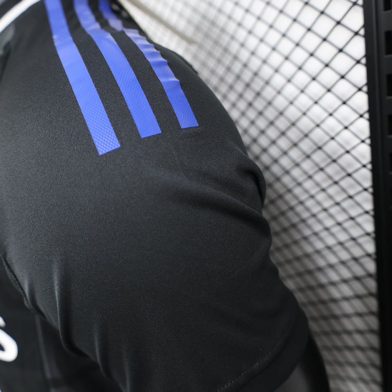 camisa-camiseta-olympique-lyonnalis-adidas-emirates-fly-better-versao-versao-jogador-masculina-24-25-away-fora-ii-secundaria-2-vermelha-vermelho-azul-preta-preto_4