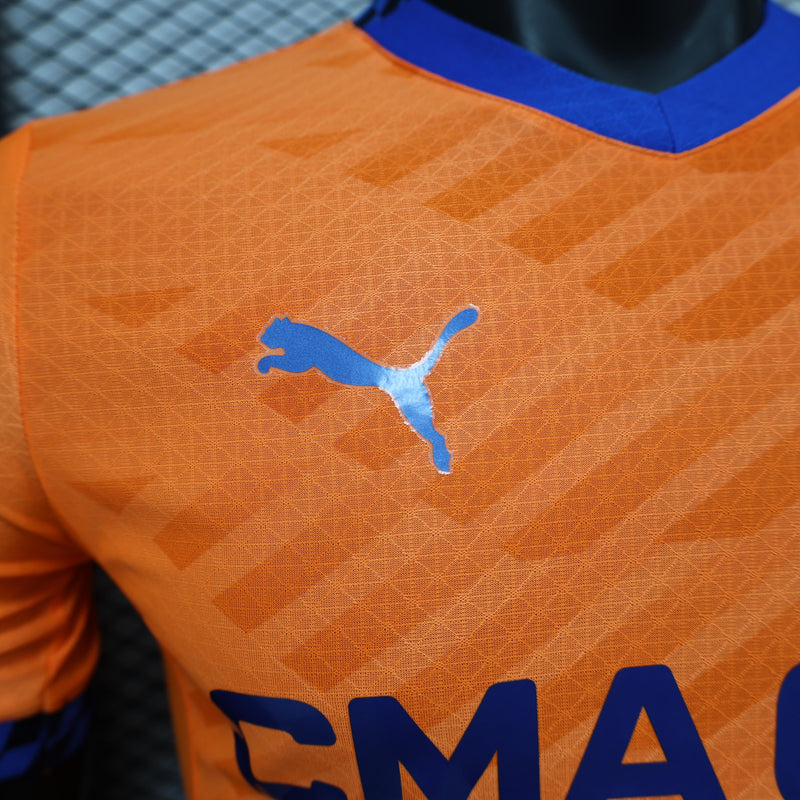 camisa-camiseta-olympique-marseille-puma-cmacgm-versao-versao-jogador-masculina-24-25-third-away-fora-iii-terceira-3-azul-laranja_5