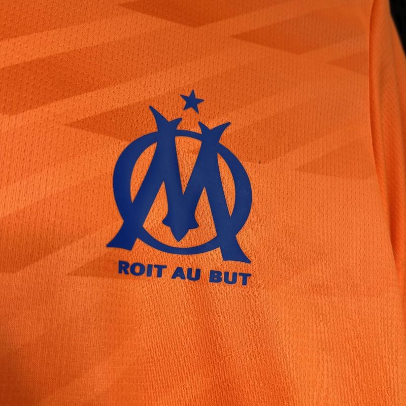 camisa-camiseta-olympique-marseille-puma-cmacgm-versao-versao-torcedor-masculina-24-25-third-away-fora-iii-terceira-3-azul-laranja_2