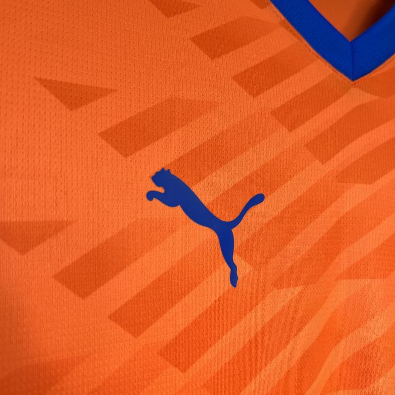 camisa-camiseta-olympique-marseille-puma-cmacgm-versao-versao-torcedor-masculina-24-25-third-away-fora-iii-terceira-3-azul-laranja_4