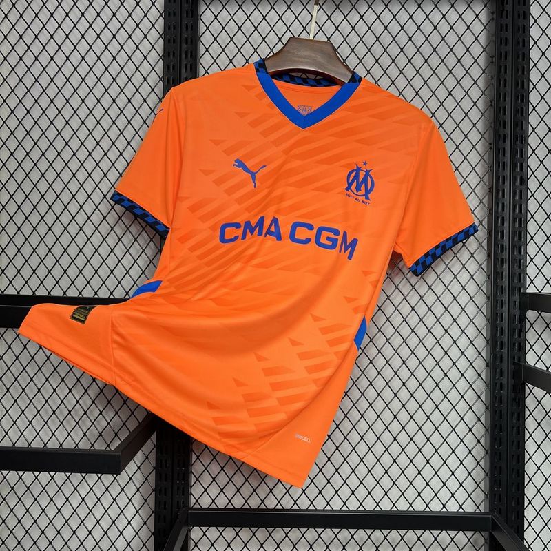 camisa-camiseta-olympique-marseille-puma-cmacgm-versao-versao-torcedor-masculina-24-25-third-away-fora-iii-terceira-3-azul-laranja_5