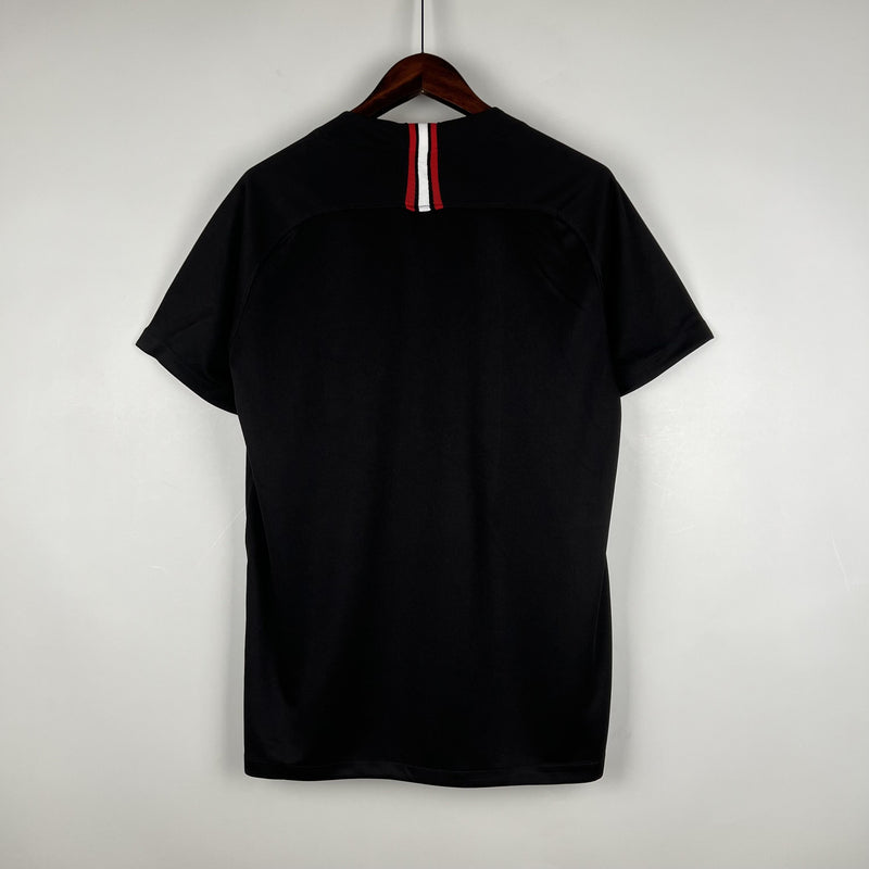 camisa-camiseta-paris-saint-germain-psg-jordan-fly-emirates-versao-versao-torcedor-masculina-18-19-third-away-fora-iii-terceira-3-neymar-jr-branca-branco-preta-preto-retro-ret_4