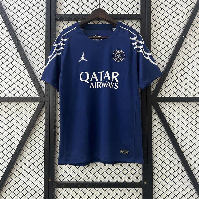 camisa-camiseta-paris-saint-germain-psg-jordan-qatar-airways-versao-versao-torcedor-masculina-24-25-fourth-away-fora-iv-quarta-4-branca-branco-azul_1