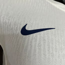 camisa-camiseta-paris-saint-germain-psg-nike-qatar-airways-versao-versao-jogador-masculina-24-25-away-fora-ii-secundaria-2-branca-branco-azul-vermelha-vermelho_6