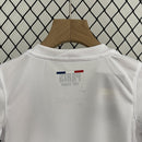 camisa-camiseta-paris-saint-germain-psg-nike-qatar-airways-versao-versao-torcedor-conjunto-infantil-kids-24-25-away-fora-ii-secundaria-2-vermelha-vermelho-azul-branca-branc_4