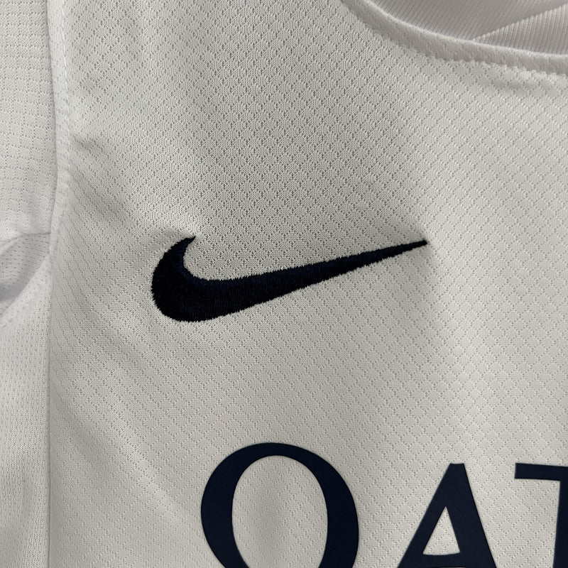 camisa-camiseta-paris-saint-germain-psg-nike-qatar-airways-versao-versao-torcedor-conjunto-infantil-kids-24-25-away-fora-ii-secundaria-2-vermelha-vermelho-azul-branca-branc