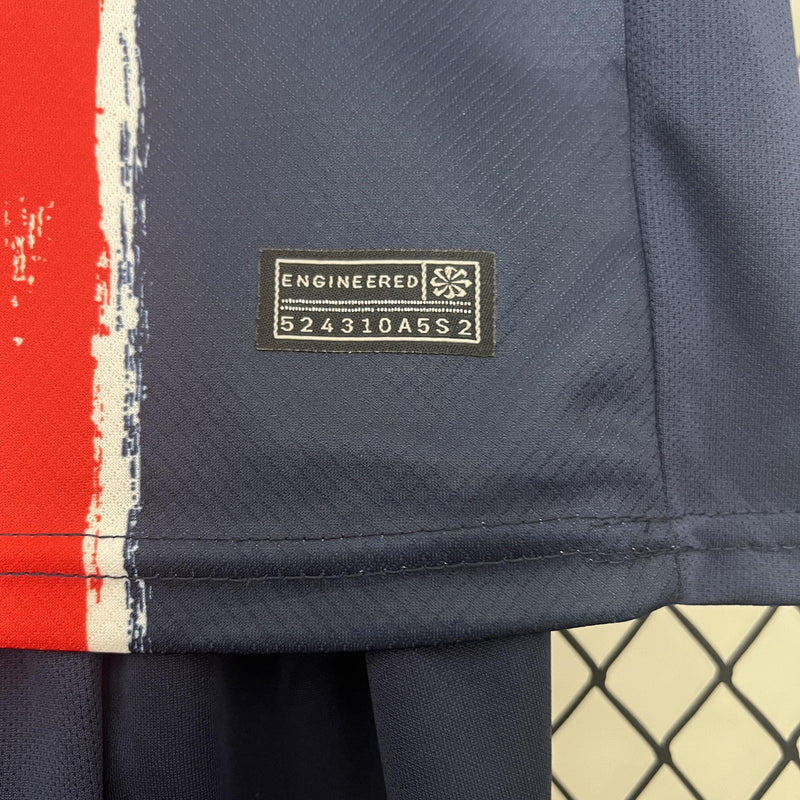 camisa-camiseta-paris-saint-germain-psg-nike-qatar-airways-versao-versao-torcedor-conjunto-infantil-kids-24-25-home-casa-i-principal-1-vermelha-vermelho-azul-branca-branco_5