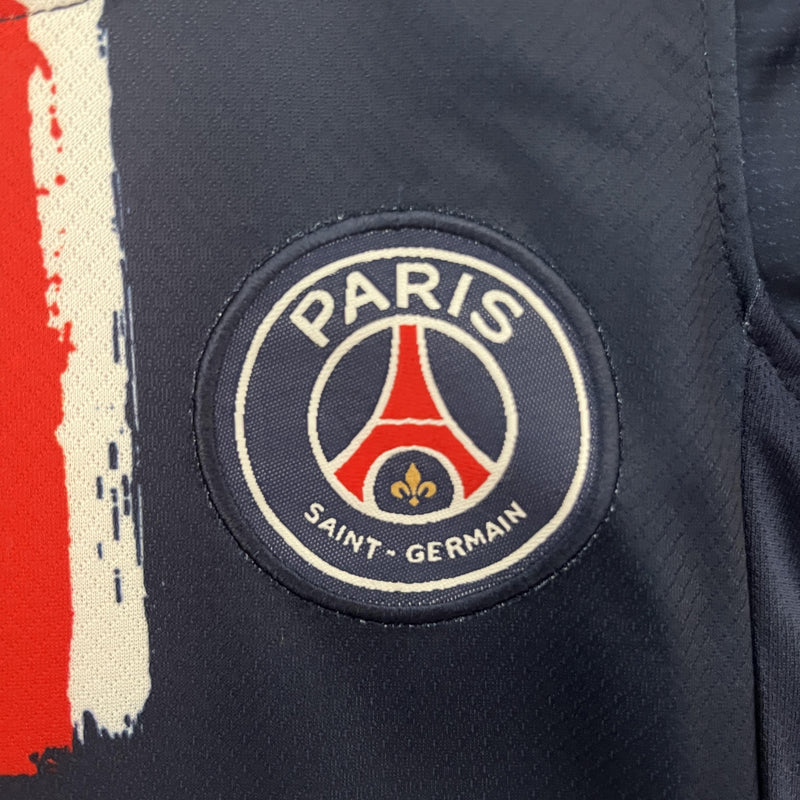 camisa-camiseta-paris-saint-germain-psg-nike-qatar-airways-versao-versao-torcedor-conjunto-infantil-kids-24-25-home-casa-i-principal-1-vermelha-vermelho-azul-branca-branco_8