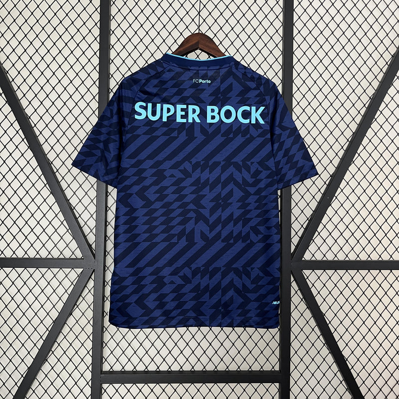 camisa-camiseta-porto-nb-new-balance-betano-versao-versao-torcedor-masculina-24-25-third-away-fora-iii-terceira-3-azul-preto-preta-roxo-roxa_3