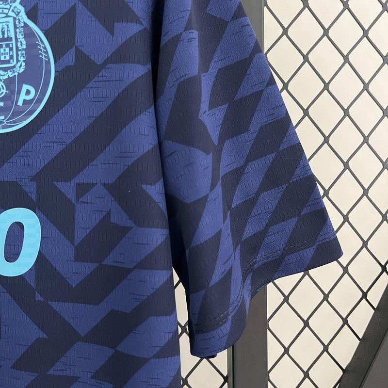 camisa-camiseta-porto-nb-new-balance-betano-versao-versao-torcedor-masculina-24-25-third-away-fora-iii-terceira-3-azul-preto-preta-roxo-roxa_5