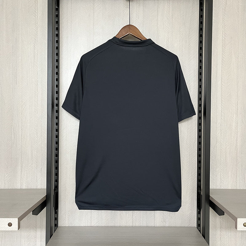 camisa-camiseta-porto-nb-new-balance-betano-versao-versao-torcedor-masculina-25-26-edicao-edicao-especial-roxa-roxo-preta-preto-stop-the-purple-para-vestir-nao-nao-para-marca_5