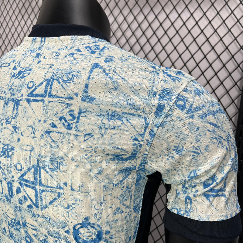 camisa-camiseta-portugal-selecao-selecao-nike-portuguesa-versao-versao-jogador-masculina-24-25-away-fora-ii-secundaria-2-cr7-cristiano-ronaldo-branca-branco-vermelha-vermelho-azul_2