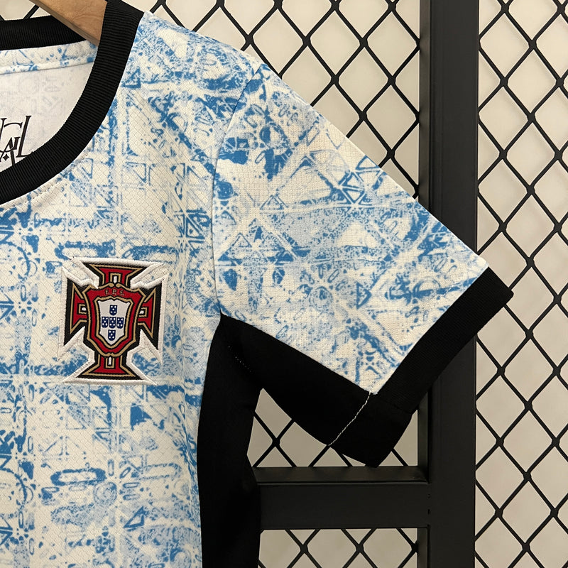 camisa-camiseta-portugal-selecao-selecao-nike-portuguesa-versao-versao-torcedor-conjunto-infantil-shorts-24-25-away-fora-ii-secundaria-2-cr7-cristiano-ronaldo-branca-branco-vermelha-v_1af213df-1ec4-4bd7-a286-81ff14ff9492