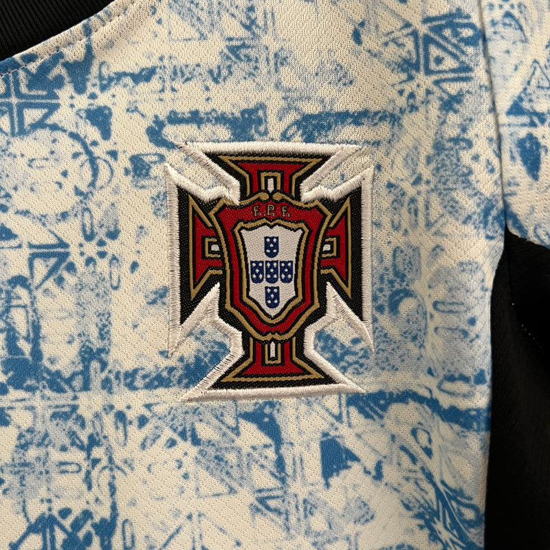 camisa-camiseta-portugal-selecao-selecao-nike-portuguesa-versao-versao-torcedor-conjunto-infantil-shorts-24-25-away-fora-ii-secundaria-2-cr7-cristiano-ronaldo-branca-branco-vermelha-v_314efd14-091b-437b-b8e2-043290d597f5