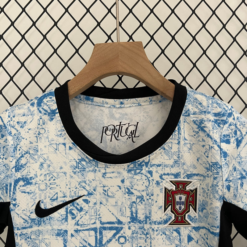 camisa-camiseta-portugal-selecao-selecao-nike-portuguesa-versao-versao-torcedor-conjunto-infantil-shorts-24-25-away-fora-ii-secundaria-2-cr7-cristiano-ronaldo-branca-branco-vermelha-v_9d0f062b-8619-4b58-8db5-558f64bcc553