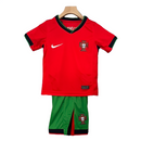 camisa-camiseta-portugal-selecao-selecao-nike-portuguesa-versao-versao-torcedor-conjunto-infantil-shorts-24-25-home-casa-i-principal-1-cr7-cristiano-ronaldo-branca-branco-vermelha-ver