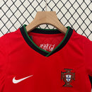 camisa-camiseta-portugal-selecao-selecao-nike-portuguesa-versao-versao-torcedor-conjunto-infantil-shorts-24-25-home-casa-i-principal-1-cr7-cristiano-ronaldo-branca-branco-vermelha-ver_ac7341a2-6fcc-46d5-b211-cff36f4ebc14