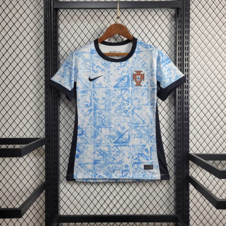 camisa-camiseta-portugal-selecao-selecao-nike-portuguesa-versao-versao-torcedor-feminina-24-25-away-fora-ii-secundaria-2-cr7-cristiano-ronaldo-branca-branco-vermelha-vermelho-azul_1