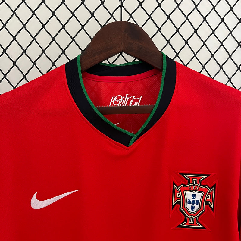 camisa-camiseta-portugal-selecao-selecao-nike-portuguesa-versao-versao-torcedor-masculina-24-25-home-casa-i-principal-1-cr7-cristiano-ronaldo-branca-branco-vermelha-vermelho-verde_4