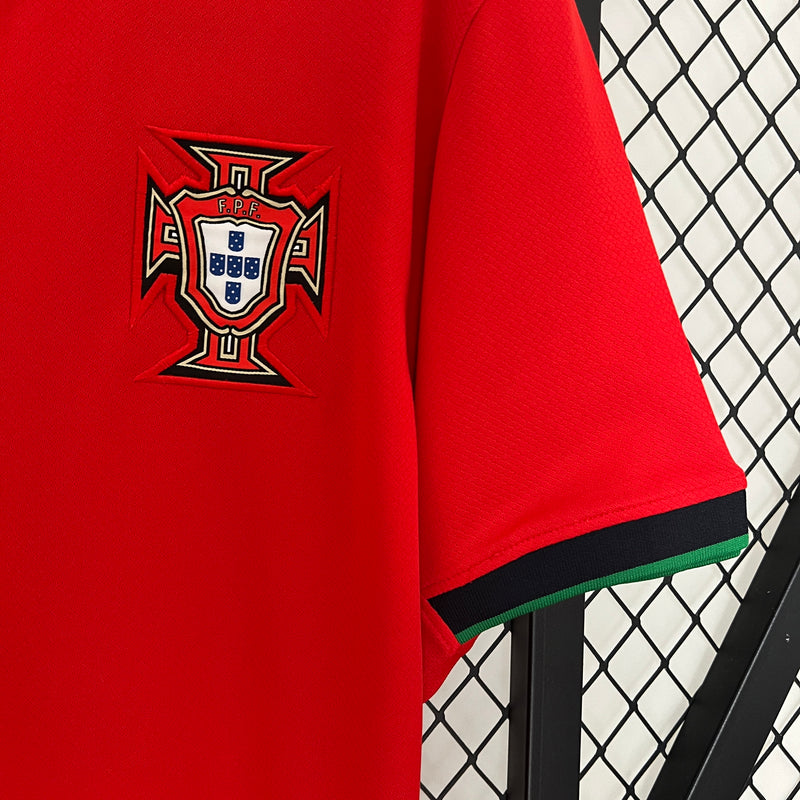camisa-camiseta-portugal-selecao-selecao-nike-portuguesa-versao-versao-torcedor-masculina-24-25-home-casa-i-principal-1-cr7-cristiano-ronaldo-branca-branco-vermelha-vermelho-verde_7