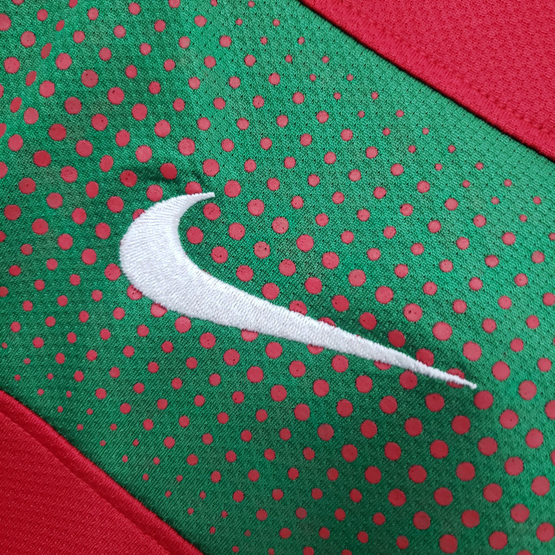 camisa-camiseta-portugal-selecao-selecao-portuguesa-nike-versao-versao-torcedor-masculina-retro-retro-09-10-casa-home-i-principal-1-verde-vermelho-vermelha-cr7-cristiano-ronaldo_7