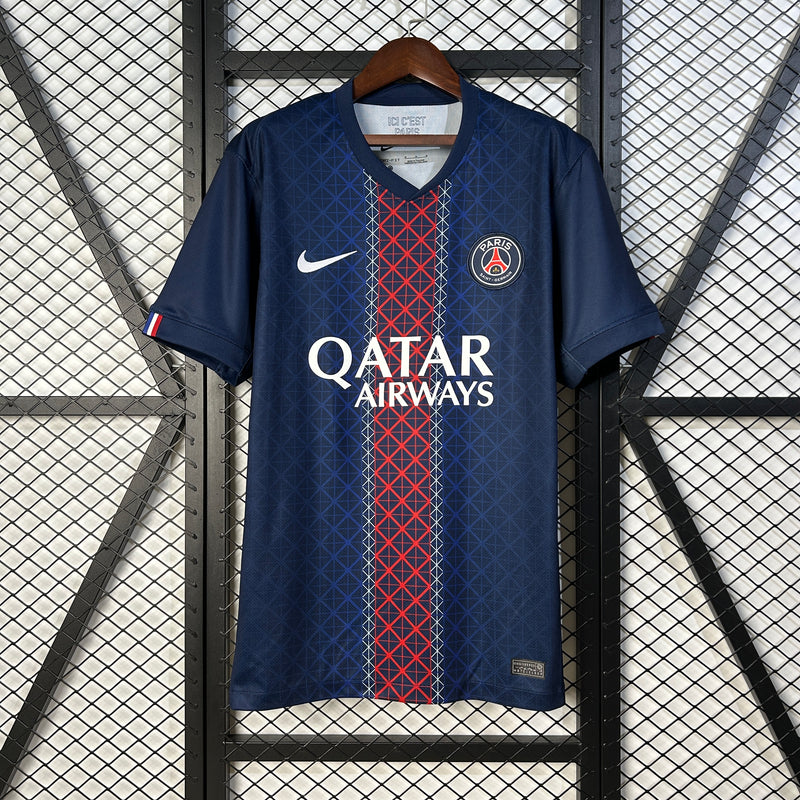 camisa-camiseta-psg-paris-saint-germain-nike-qatar-airways-versao-torcedor-masculina-25-26-home-casa-i-principal-1-azul-vermelha-vermelho-branca-branco_1