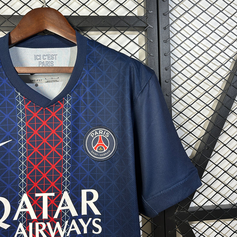 camisa-camiseta-psg-paris-saint-germain-nike-qatar-airways-versao-torcedor-masculina-25-26-home-casa-i-principal-1-azul-vermelha-vermelho-branca-branco_5