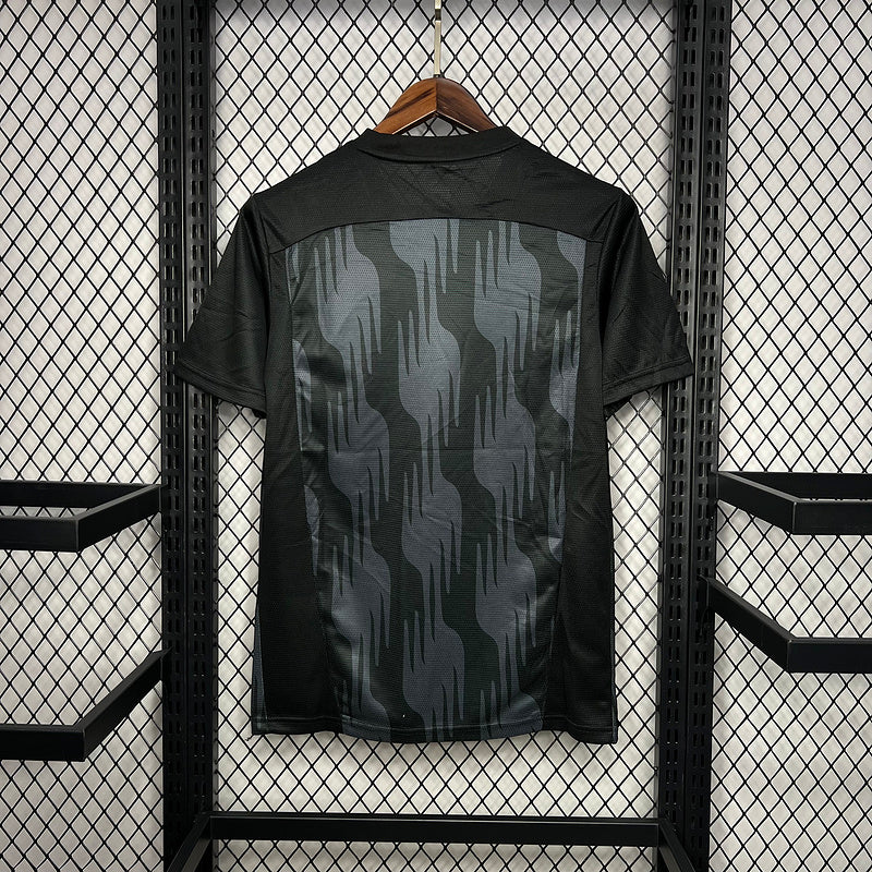 camisa-camiseta-psv-puma-brainport-eindhoven-metropoolregio-versao-versao-torcedor-masculina-24-25-edicao-edicao-especial-preta-preto-roxa-roxo-amarelo-amarela_4