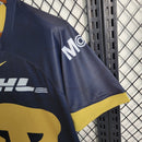 camisa-camiseta-pumas-nike-dhl-versao-versao-torcedor-masculina-23-24-away-fora-ii-secundaria-2-preto-preta-dourado-dourada-amarela-amarelo_5