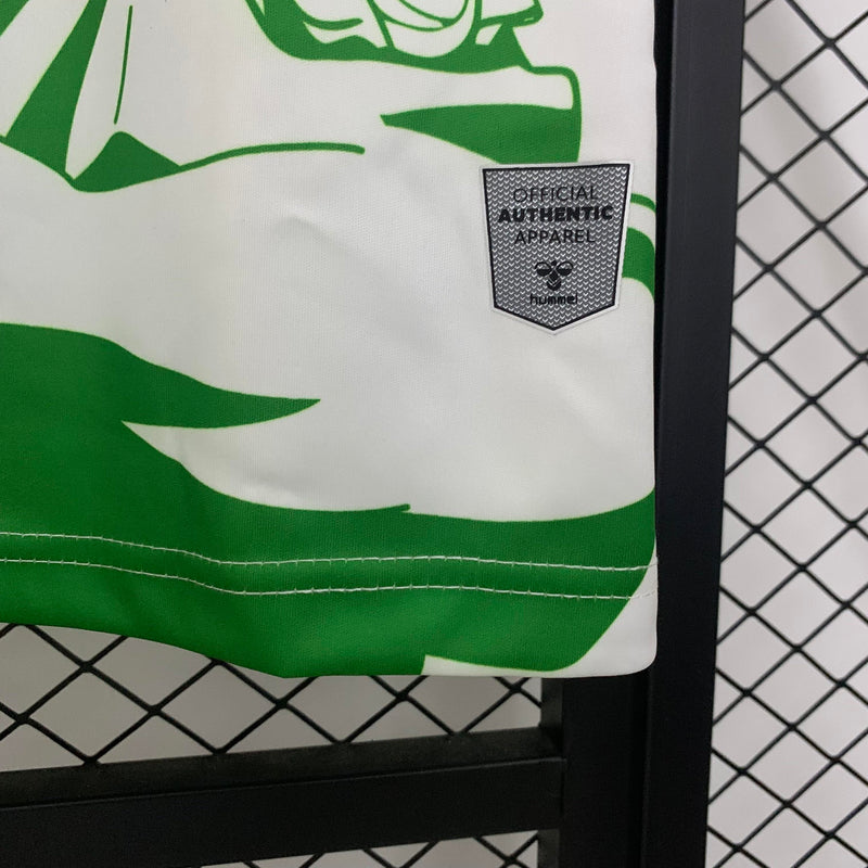 camisa-camiseta-real-betis-hummel-gree-versao-torcedor-masculina-25-26-edicao-especial-naruto-shippuden-branca-branco-verde-preta-preto_6