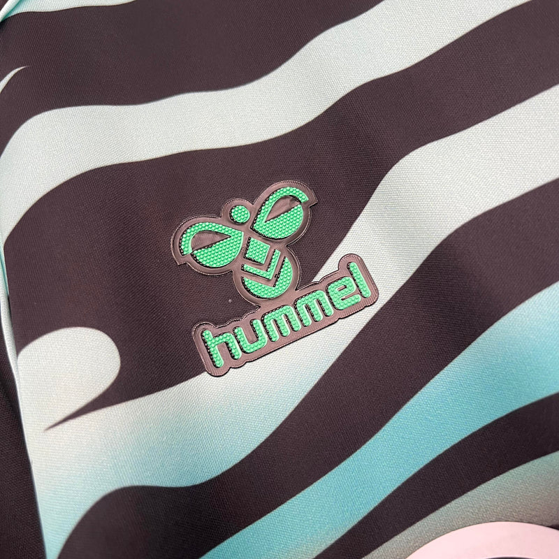 camisa-camiseta-real-betis-hummel-gree-versao-torcedor-masculina-25-26-third-away-fora-iii-terceira-3-branca-branco-verde-preta-preto_3