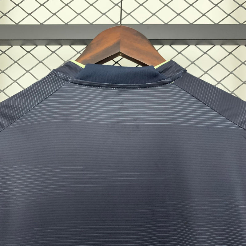 camisa-camiseta-real-madrid-adidas-emirates-fly-better-versao-torcedor-masculina-25-26-away-fora-ii-secundaria-2-branca-branco-preta-preto-amarela-amarelo-verde_9