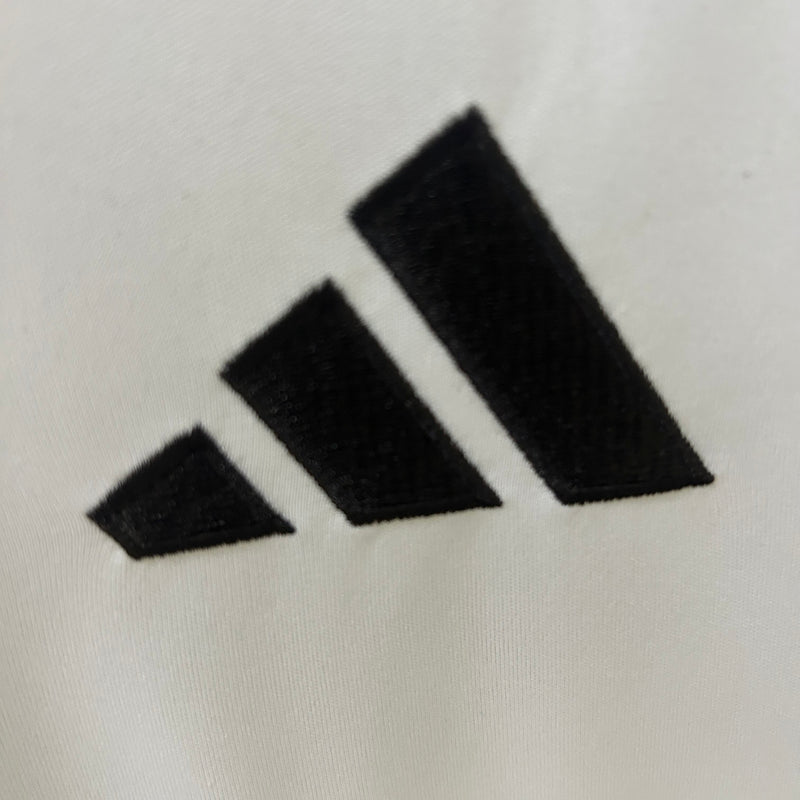 camisa-camiseta-real-madrid-adidas-emirates-fly-better-versao-torcedor-masculina-25-26-home-casa-i-principal-1-branca-branco-preta-preto-amarela-amarelo_4