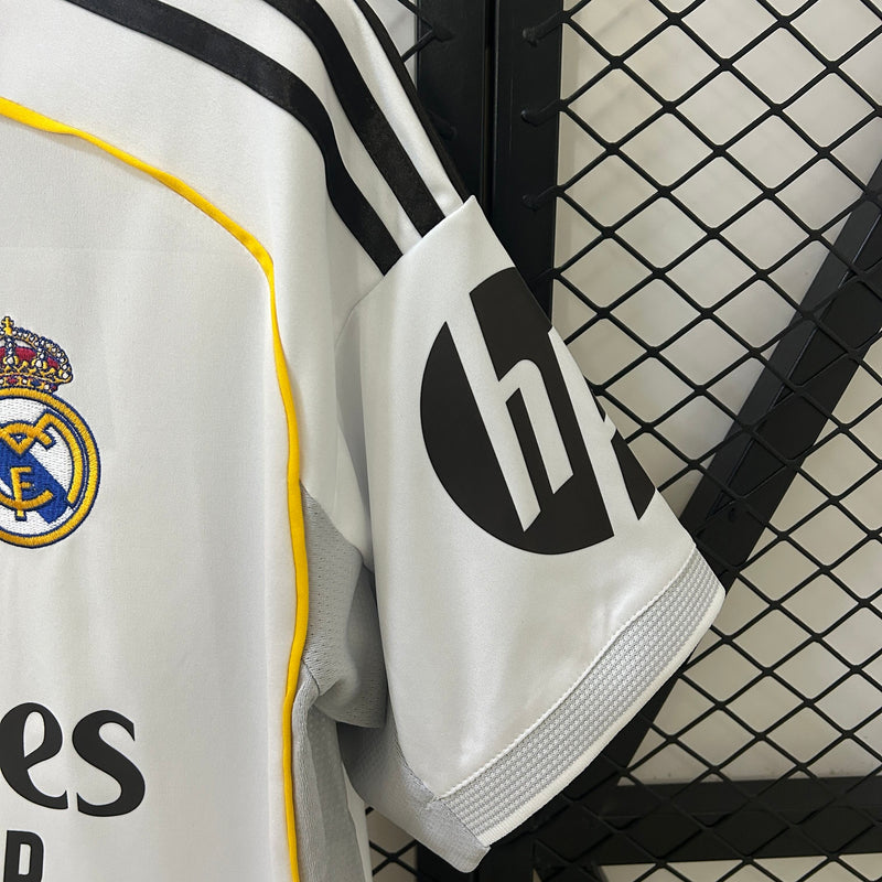camisa-camiseta-real-madrid-adidas-emirates-fly-better-versao-torcedor-masculina-25-26-home-casa-i-principal-1-branca-branco-preta-preto-amarela-amarelo_5