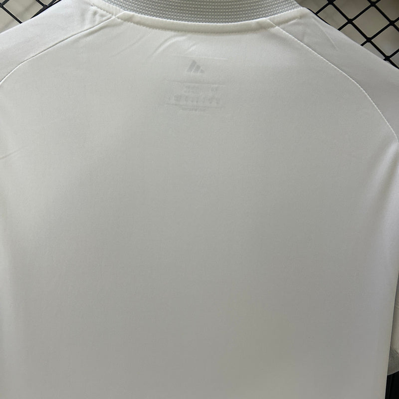 camisa-camiseta-real-madrid-adidas-emirates-fly-better-versao-torcedor-masculina-25-26-home-casa-i-principal-1-branca-branco-preta-preto-amarela-amarelo_8