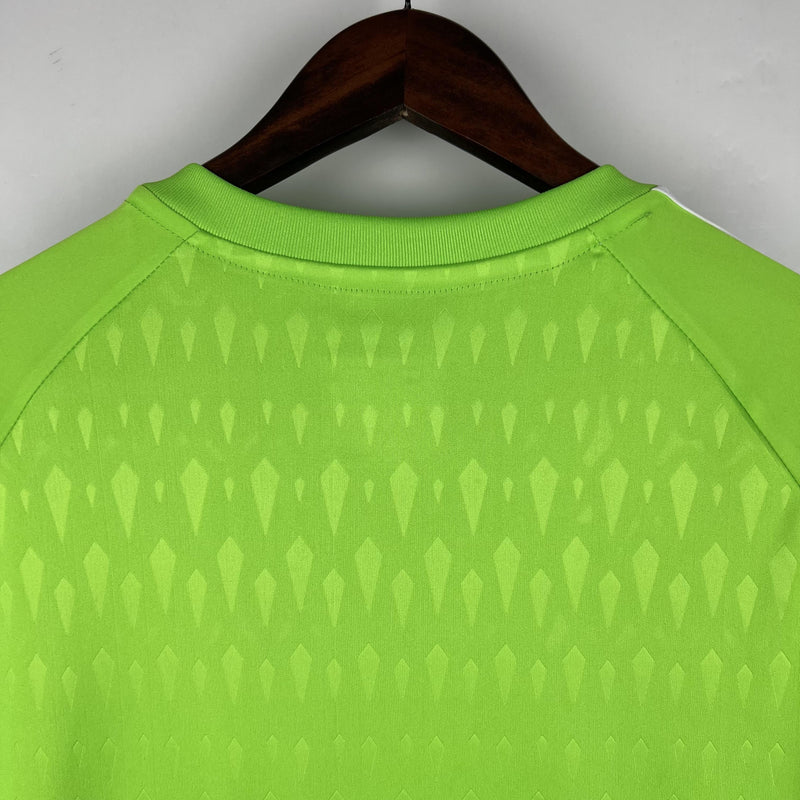 camisa-camiseta-real-madrid-adidas-emirates-fly-better-versao-versao-torcedor-masculina-23-24-goleiro-verde-branca-branco_3