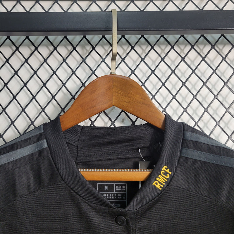 camisa-camiseta-real-madrid-adidas-emirates-fly-better-versao-versao-torcedor-masculina-23-24-third-away-fora-iii-terceira-3-preta-amarela-amarelo-preto_1