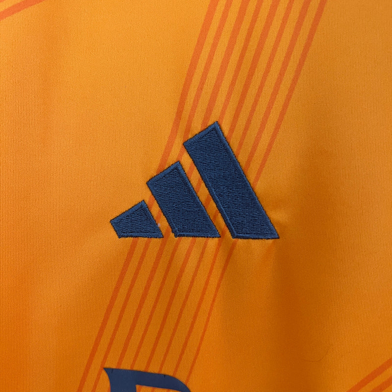 camisa-camiseta-real-madrid-adidas-emirates-fly-better-versao-versao-torcedor-masculina-24-25-secundaria-ii-2-away-fora-laranja-preta-preto_1