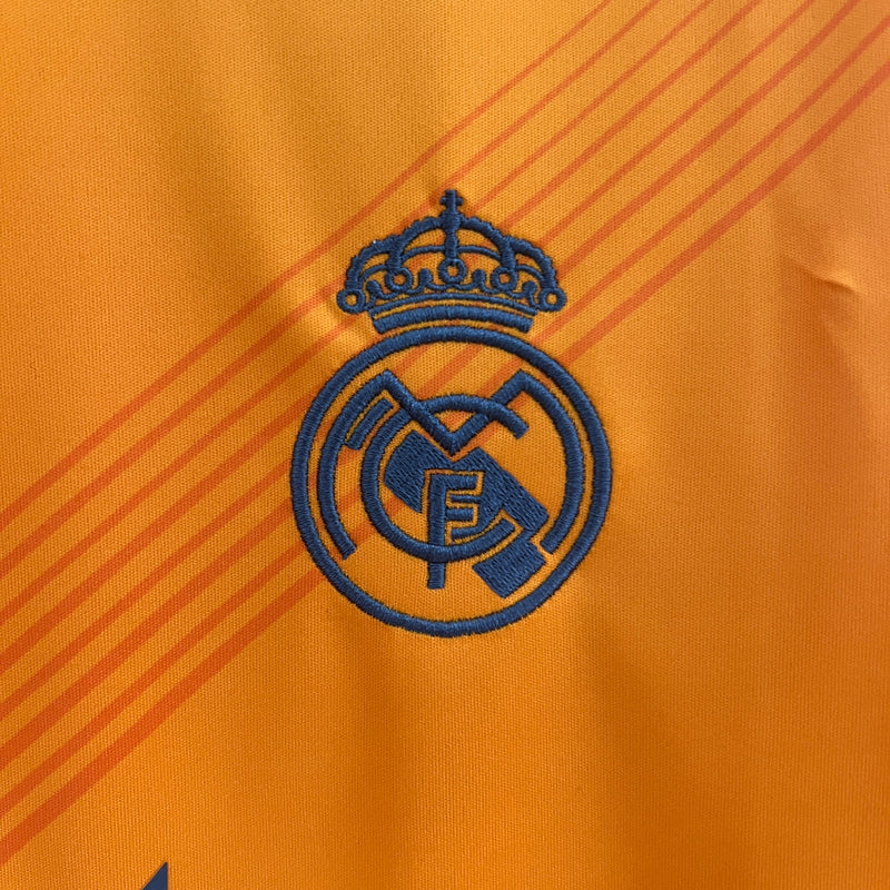 camisa-camiseta-real-madrid-adidas-emirates-fly-better-versao-versao-torcedor-masculina-24-25-secundaria-ii-2-away-fora-laranja-preta-preto_3