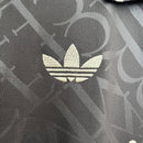 camisa-camiseta-real-madrid-adidas-emirates-fly-better-versao-versao-torcedor-masculina-24-25-terceira-iii-3-third-away-fora-preto-preta-branca-branco-cinza_3