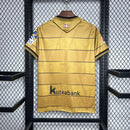camisa-camiseta-real-sociedad-macron-yasuda-group-versao-versao-torcedor-masculina-24-25-away-fora-ii-secundaria-2-preta-preto-dourada-dourado_5