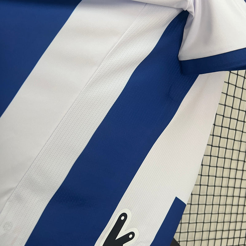 camisa-camiseta-real-sociedad-macron-yasuda-group-versao-versao-torcedor-masculina-24-25-home-casa-i-principal-1-azul-branca-branco_3