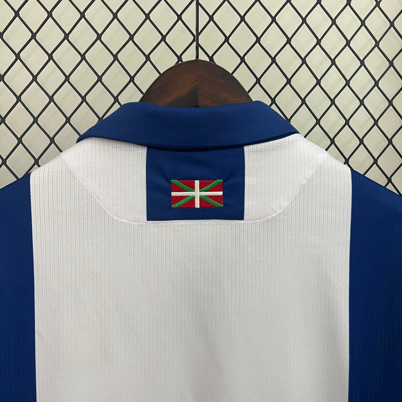 camisa-camiseta-real-sociedad-macron-yasuda-group-versao-versao-torcedor-masculina-24-25-home-casa-i-principal-1-azul-branca-branco_5