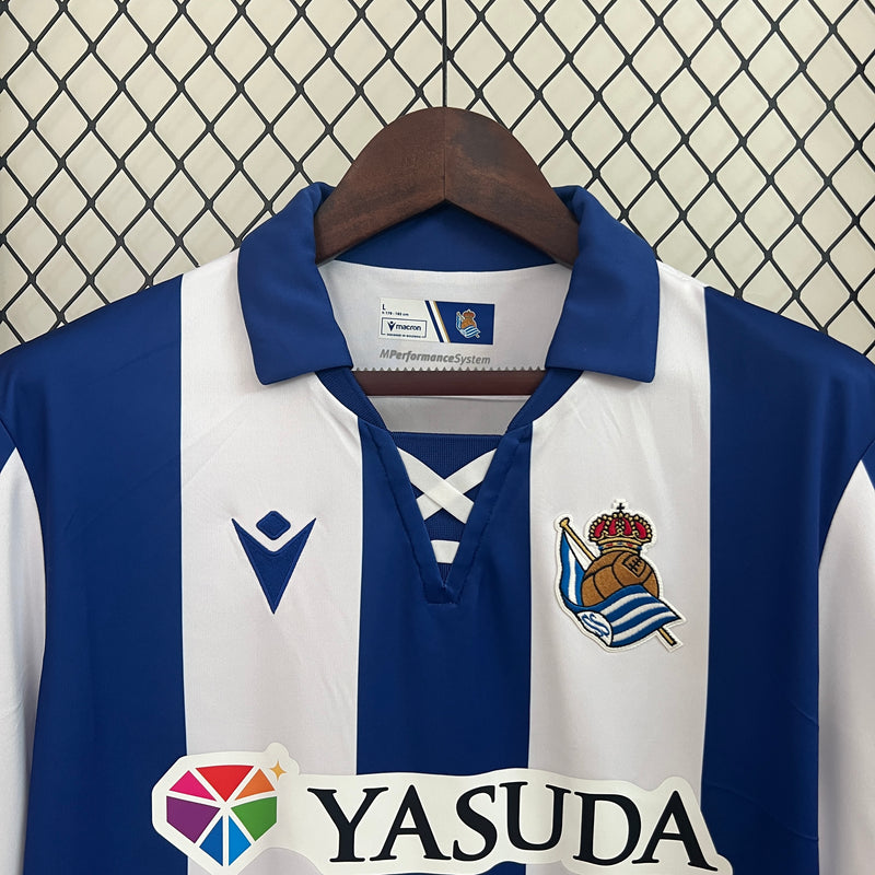 camisa-camiseta-real-sociedad-macron-yasuda-group-versao-versao-torcedor-masculina-24-25-home-casa-i-principal-1-azul-branca-branco_6