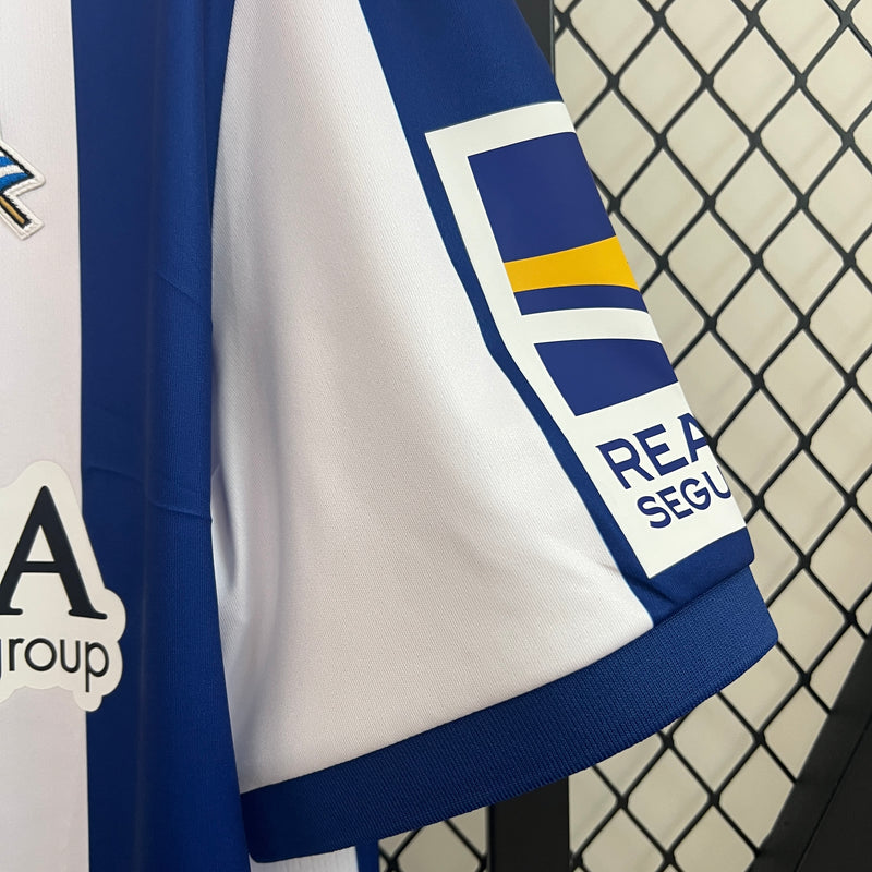 camisa-camiseta-real-sociedad-macron-yasuda-group-versao-versao-torcedor-masculina-24-25-home-casa-i-principal-1-azul-branca-branco_9