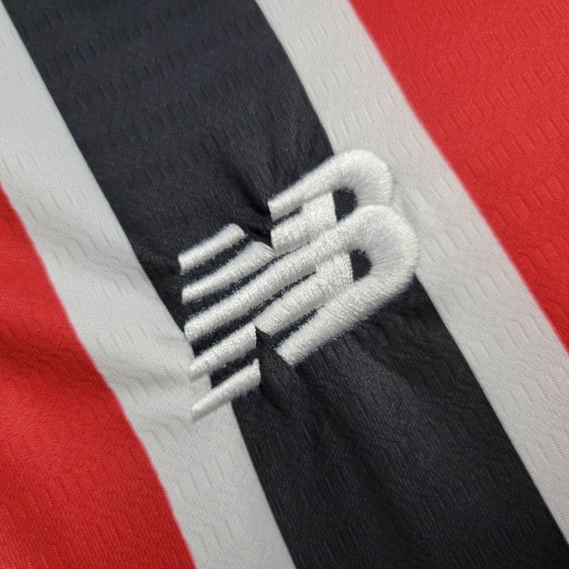 camisa-camiseta-regata-sao-paulo-spfc-new-balance-nb-versao-torcedor-masculina-24-25-away-fora-ii-secundaria-2-james-rodrigues-vermelha-preta-branca-vermelho-preto-branco_3