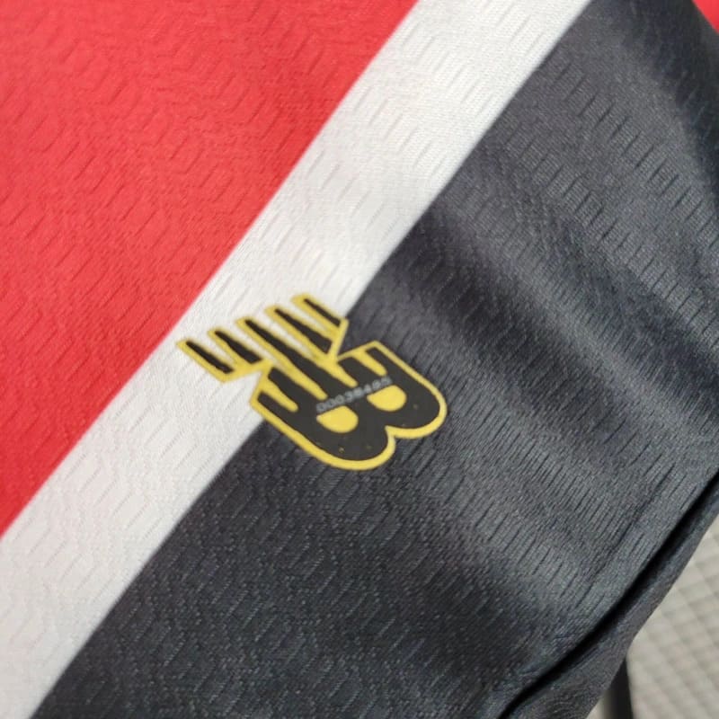 camisa-camiseta-regata-sao-paulo-spfc-new-balance-nb-versao-torcedor-masculina-24-25-away-fora-ii-secundaria-2-james-rodrigues-vermelha-preta-branca-vermelho-preto-branco_7