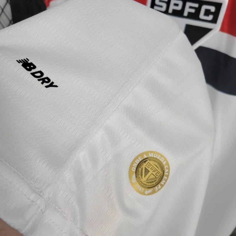 camisa-camiseta-regata-sao-paulo-spfc-new-balance-nb-versao-torcedor-masculina-24-25-home-casa-i-principal-1-james-rodrigues-vermelha-preta-branca-vermelho-preto-branco_4